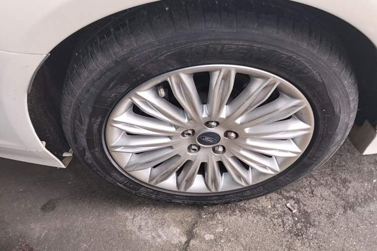 Used Ford Mondeo 2013 2.0L GTDi 200 Luxury Model Right Rear Wheel Hub