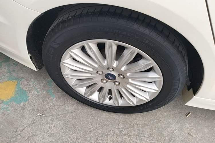 Used Ford Mondeo 2013 2.0L GTDi 200 Luxury Model Right Rear Wheel Hub