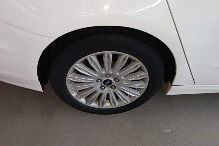 Used Ford Mondeo 2013 2.0L GTDi 200 Fashion Edition Right Rear Wheel Hub