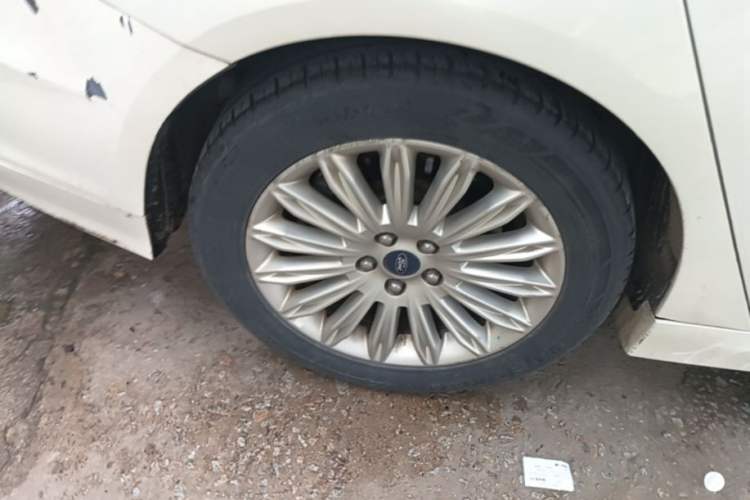 Used Ford Mondeo 2013 2.0L GTDi 200 Luxury Model Right Rear Wheel Hub