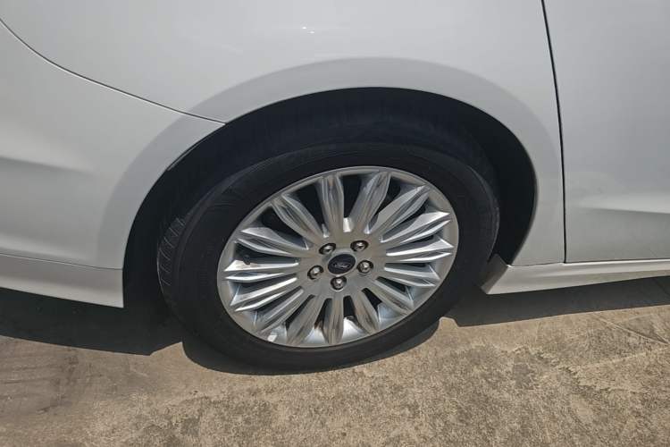 Used Ford Mondeo 2013 2.0L GTDi 200 Luxury Model Right Rear Wheel Hub