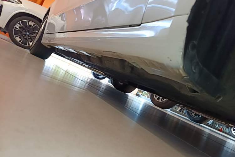 Used Ford Mondeo 2013 2.0L GTDi 200 Fashion Edition Right Side Sill