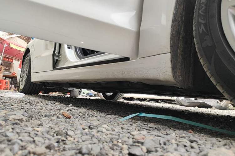Used Ford Mondeo 2013 2.0L GTDi240 Luxury Sport Model Right Side Sill