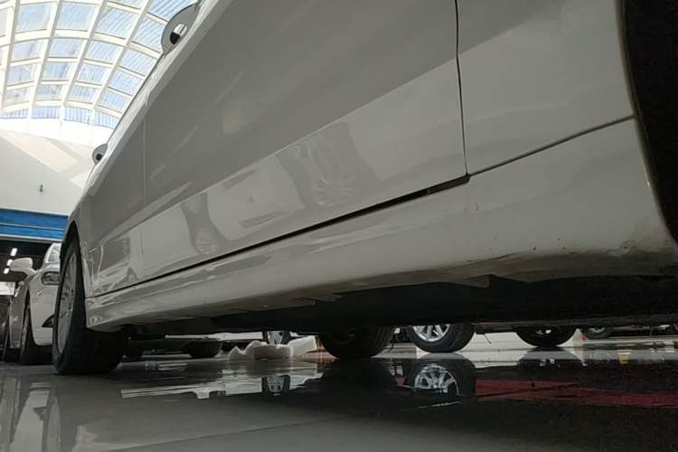 Used Ford Mondeo 2013 2.0L GTDi 200 Luxury Model Right Side Sill