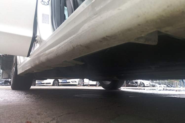 Used Ford Mondeo 2013 2.0L GTDi240 Luxury Sport Model Right Side Sill