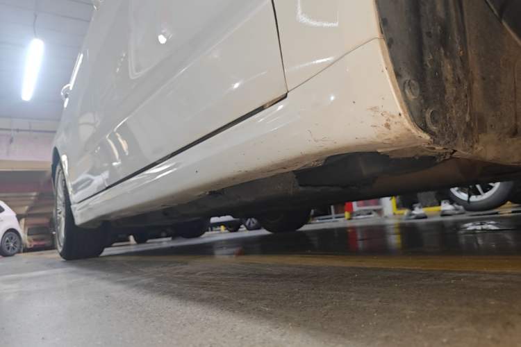 Used Ford Mondeo 2013 2.0L GTDi 200 Luxury Model Right Side Sill