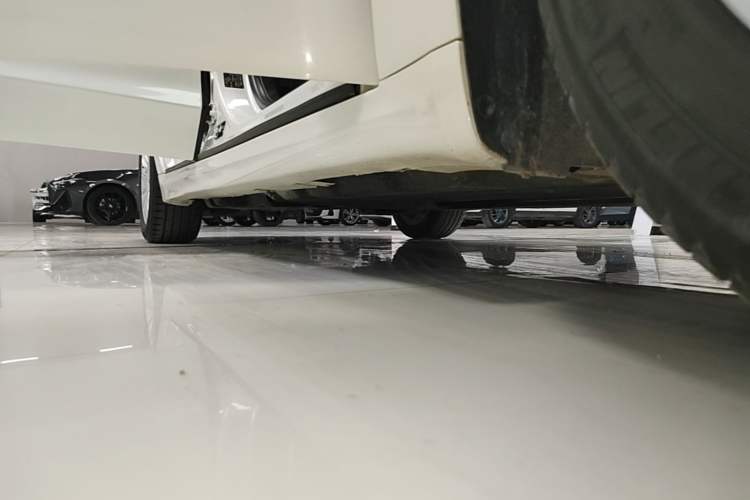 Used Ford Mondeo 2013 2.0L GTDi 200 Luxury Model Right Side Sill