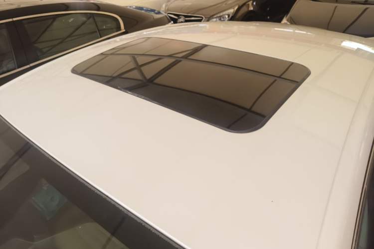 Used Ford Mondeo 2013 2.0L GTDi 200 Luxury Model Roof