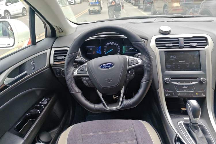 Used Ford Mondeo 2013 2.0L GTDi 200 Luxury Model Steering Wheel