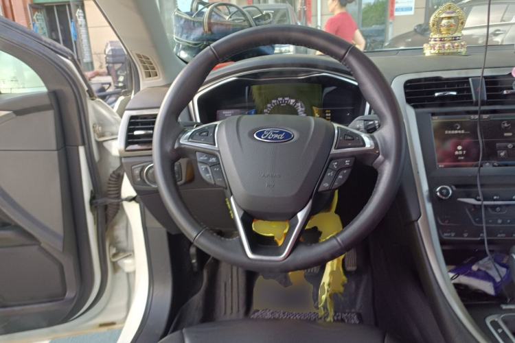 Used Ford Mondeo 2013 2.0L GTDi 200 Luxury Model Steering Wheel