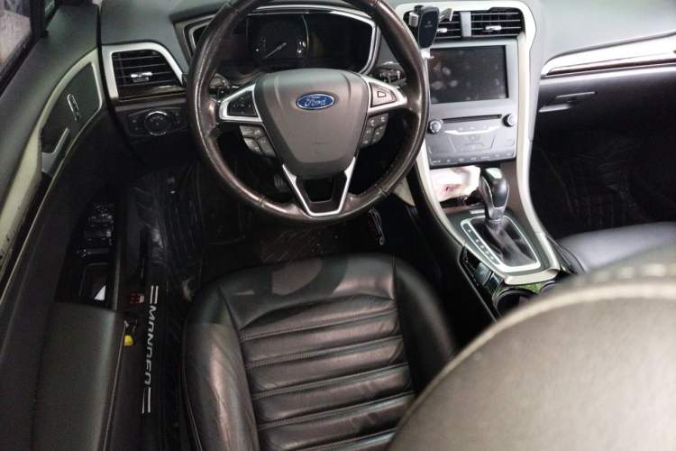 Used Ford Mondeo 2013 2.0L GTDi 200 Luxury Model Steering Wheel