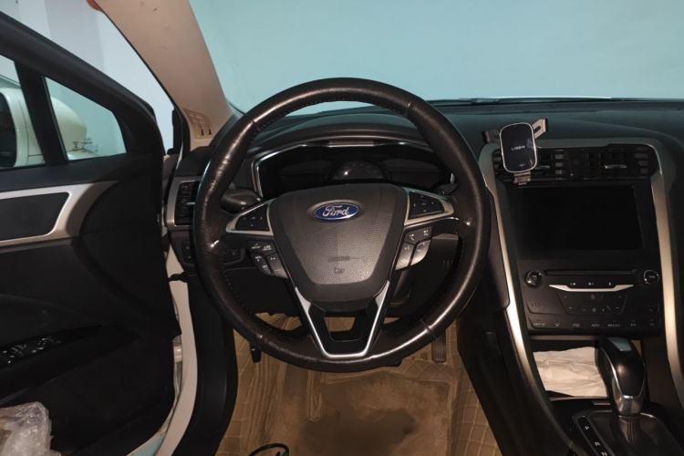 Used Ford Mondeo 2013 2.0L GTDi 200 Luxury Model Steering Wheel