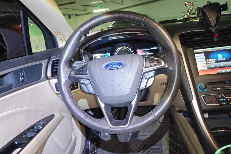 Used Ford Mondeo 2013 2.0L GTDi 200 Luxury Model Steering Wheel