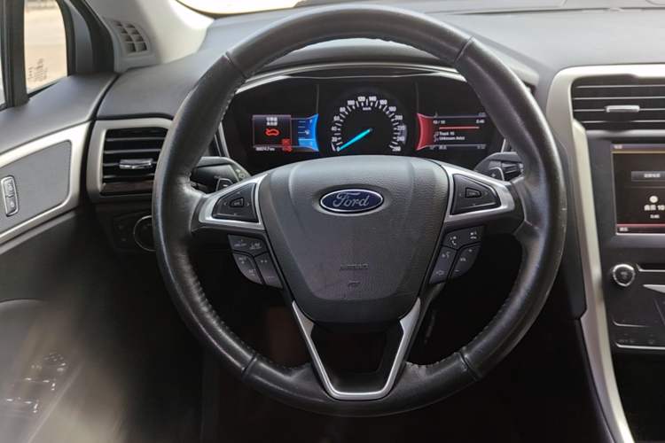 Used Ford Mondeo 2013 2.0L GTDi 200 Luxury Model Steering Wheel