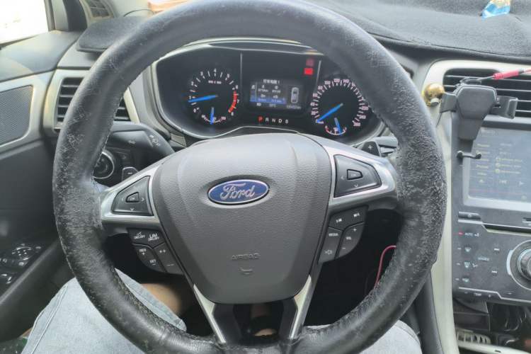 Used Ford Mondeo 2013 2.0L GTDi 200 Luxury Model Steering Wheel
