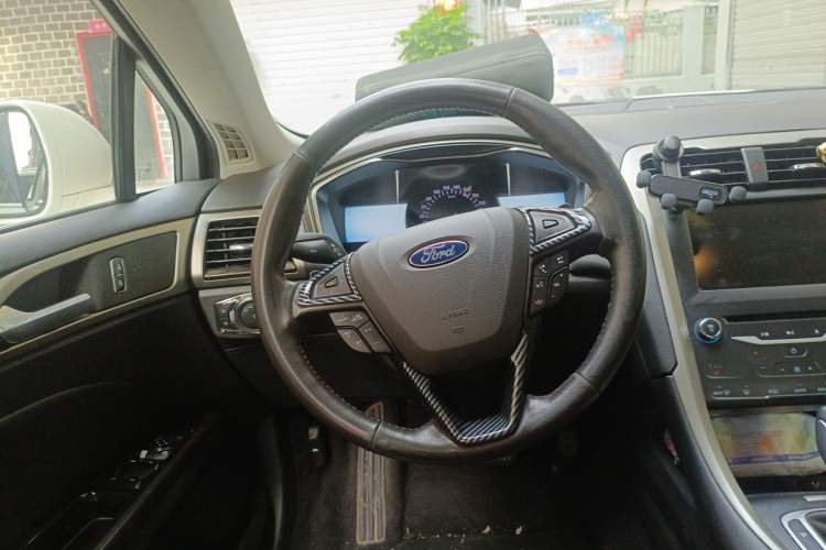 Used Ford Mondeo 2013 2.0L GTDi 200 Luxury Model Steering Wheel
