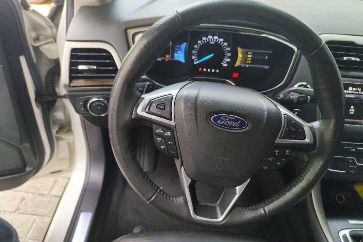 Used Ford Mondeo 2013 2.0L GTDi 200 Luxury Model Steering Wheel