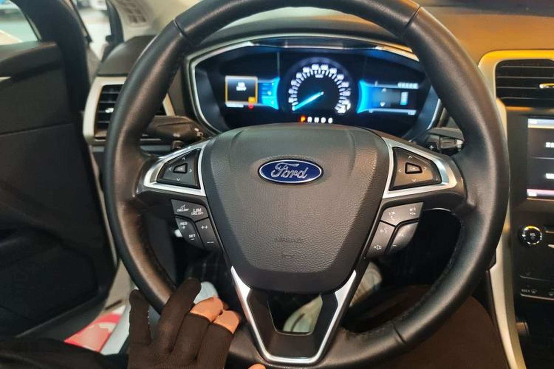 Used Ford Mondeo 2013 2.0L GTDi 200 Luxury Model Steering Wheel