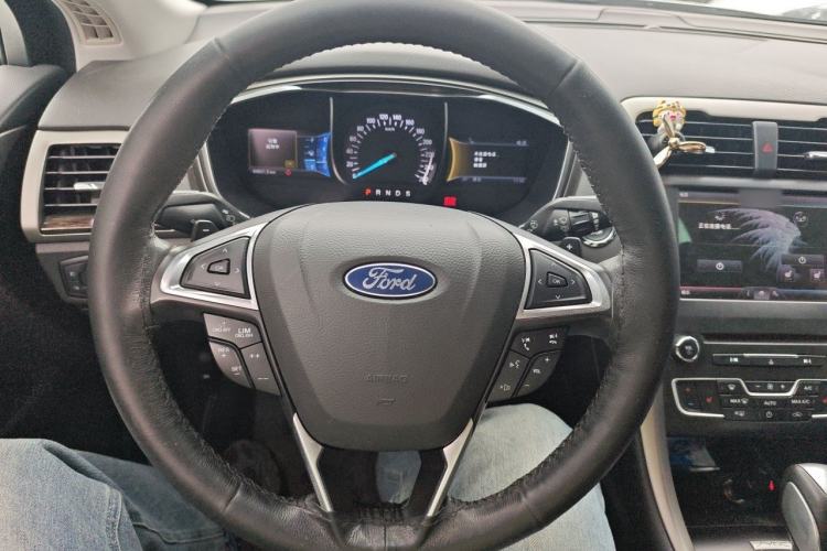 Used Ford Mondeo 2013 2.0L GTDi 200 Luxury Model Steering Wheel