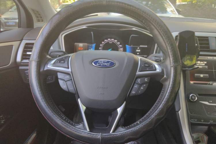 Used Ford Mondeo 2013 2.0L GTDi 200 Luxury Model Steering Wheel