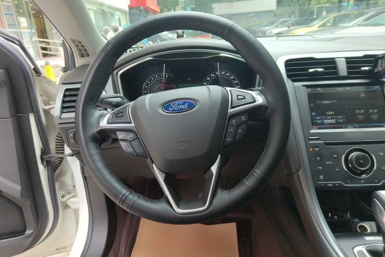 Used Ford Mondeo 2013 2.0L GTDi240 Luxury Sport Model Steering Wheel