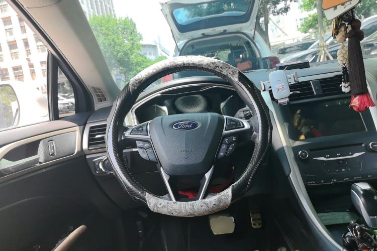 Used Ford Mondeo 2013 2.0L GTDi 200 Luxury Model Steering Wheel