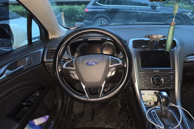 Used Ford Mondeo 2013 2.0L GTDi240 Luxury Sport Model Steering Wheel