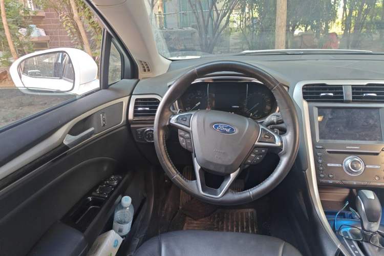 Used Ford Mondeo 2013 2.0L GTDi 200 Luxury Model Steering Wheel
