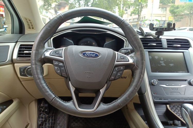 Used Ford Mondeo 2013 2.0L GTDi 200 Luxury Model Steering Wheel