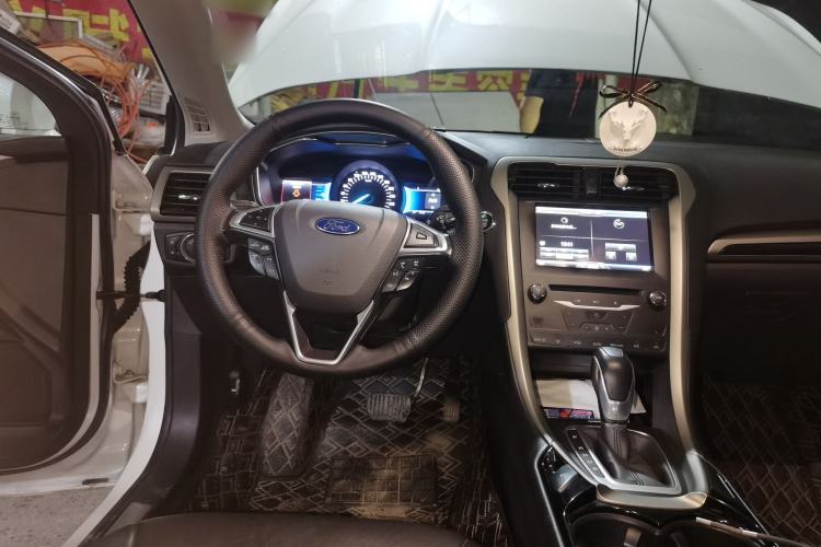 Used Ford Mondeo 2013 2.0L GTDi 200 Luxury Model Steering Wheel