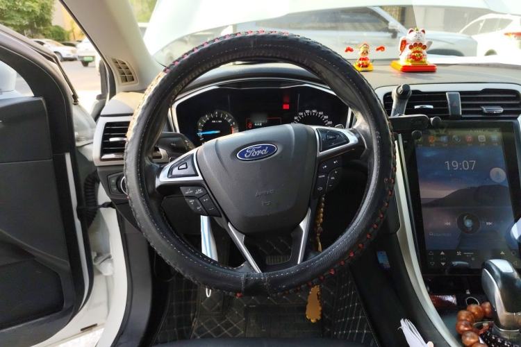 Used Ford Mondeo 2013 2.0L GTDi 200 Luxury Model Steering Wheel