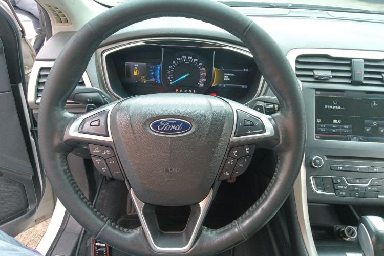 Used Ford Mondeo 2013 2.0L GTDi 200 Luxury Model Steering Wheel