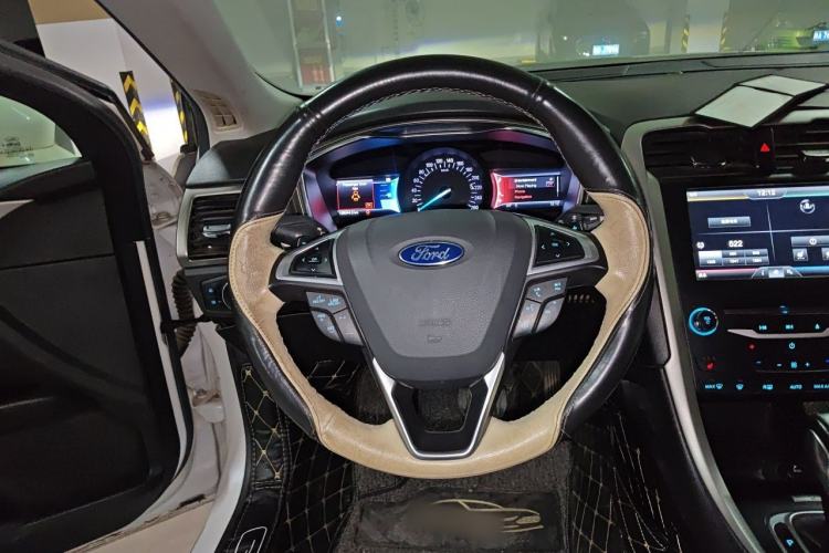 Used Ford Mondeo 2013 2.0L GTDi 200 Luxury Model Steering Wheel
