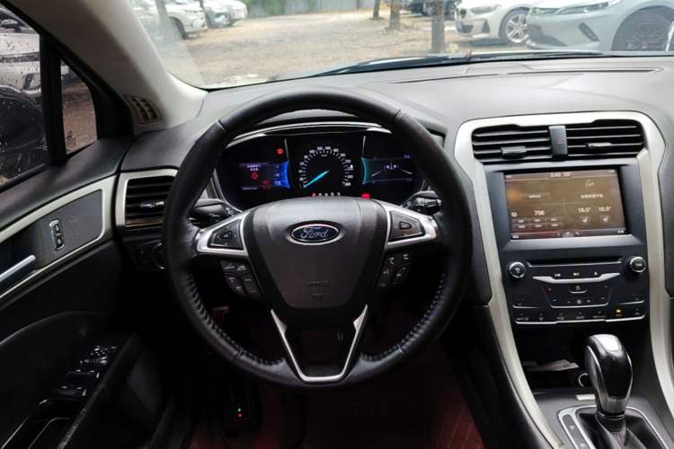 Used Ford Mondeo 2013 2.0L GTDi 200 Luxury Model Steering Wheel