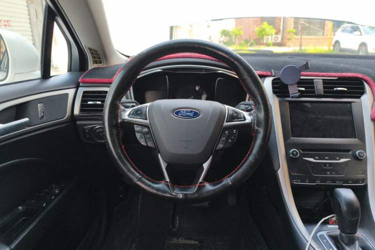 Used Ford Mondeo 2013 2.0L GTDi 200 Luxury Model Steering Wheel