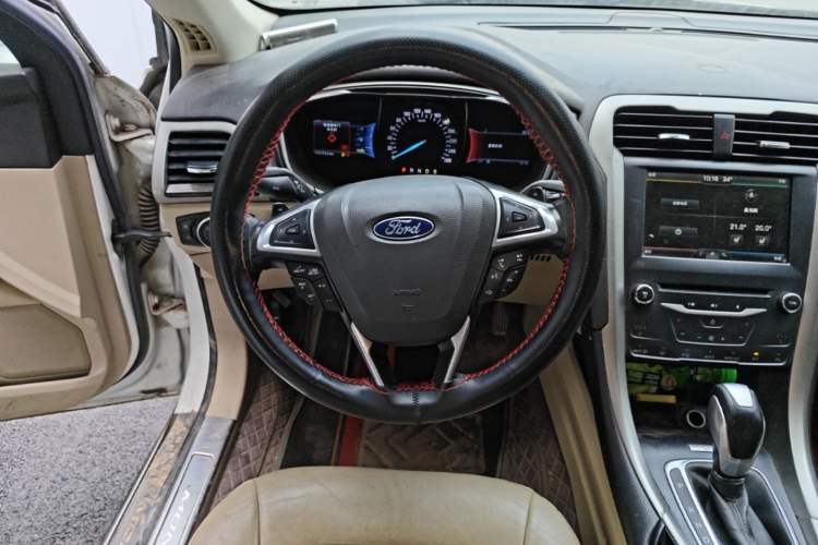 Used Ford Mondeo 2013 2.0L GTDi 200 Luxury Model Steering Wheel