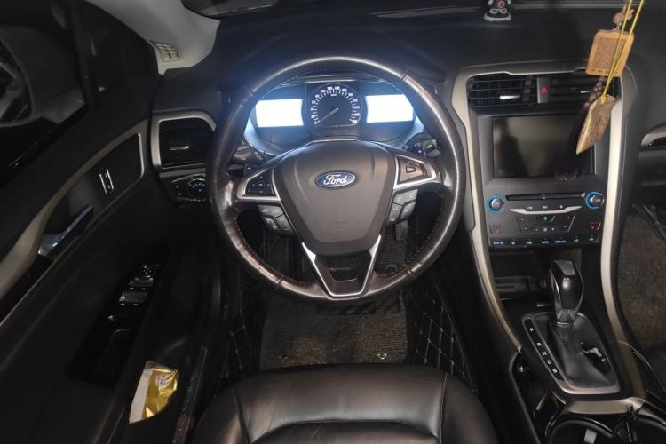 Used Ford Mondeo 2013 2.0L GTDi 200 Luxury Model Steering Wheel