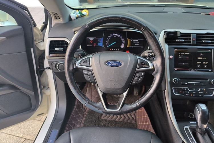 Used Ford Mondeo 2013 2.0L GTDi 200 Luxury Model Steering Wheel