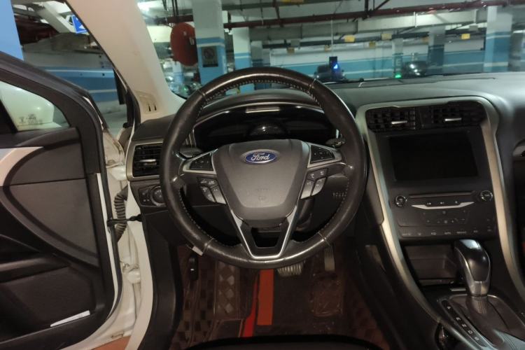Used Ford Mondeo 2013 2.0L GTDi 200 Luxury Model Steering Wheel