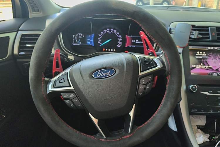 Used Ford Mondeo 2013 2.0L GTDi 200 Luxury Model Steering Wheel