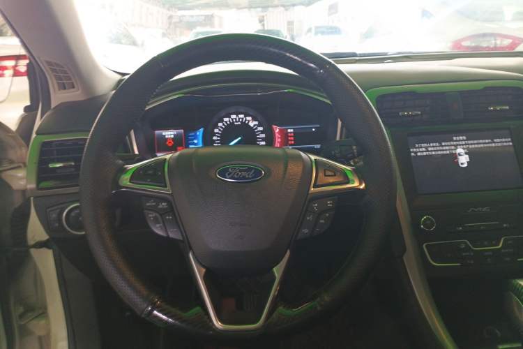 Used Ford Mondeo 2013 2.0L GTDi 200 Luxury Model Steering Wheel