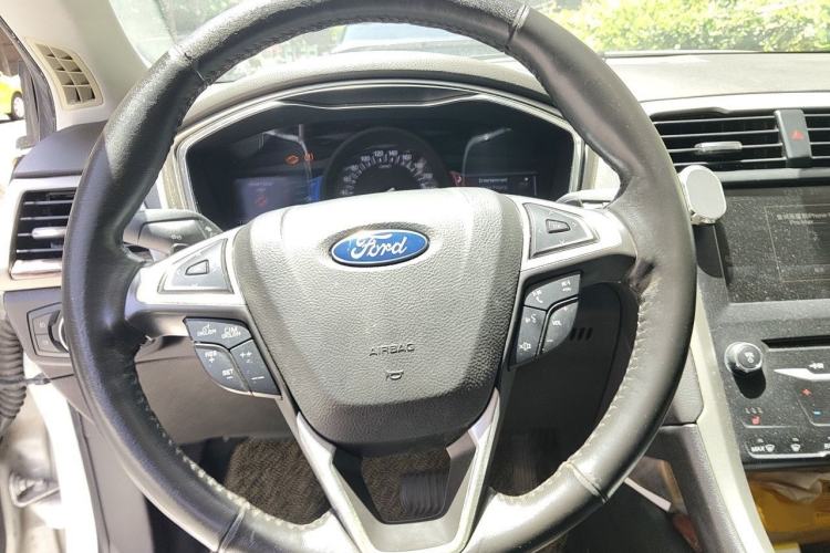 Used Ford Mondeo 2013 2.0L GTDi 200 Luxury Model Steering Wheel