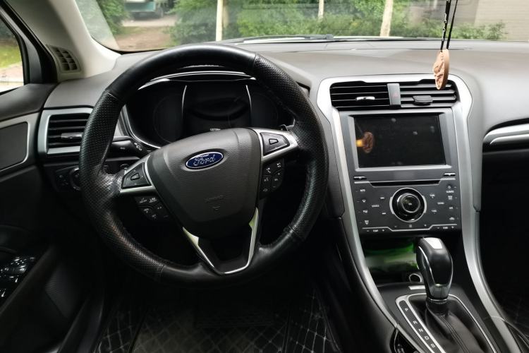 Used Ford Mondeo 2013 2.0L GTDi240 Luxury Sport Model Steering Wheel