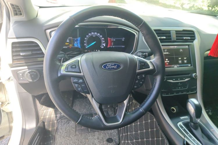 Used Ford Mondeo 2013 2.0L GTDi 200 Luxury Model Steering Wheel