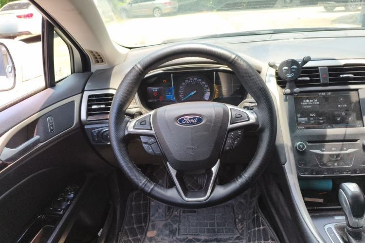 Used Ford Mondeo 2013 2.0L GTDi 200 Luxury Model Steering Wheel