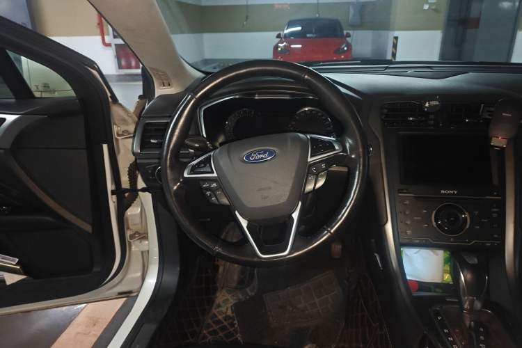 Used Ford Mondeo 2013 2.0L GTDi240 Luxury Sport Model Steering Wheel