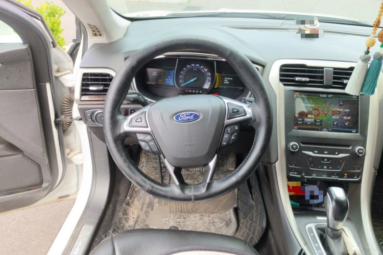 Used Ford Mondeo 2013 2.0L GTDi 200 Luxury Model Steering Wheel