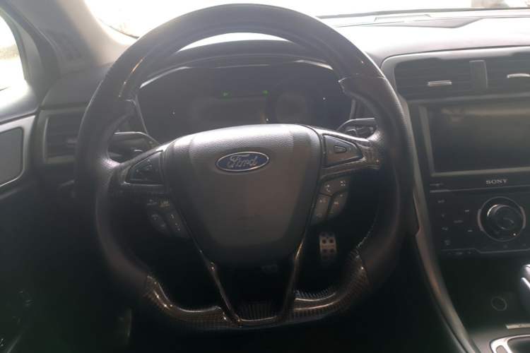 Used Ford Mondeo 2013 2.0L GTDi240 Luxury Sport Model Steering Wheel