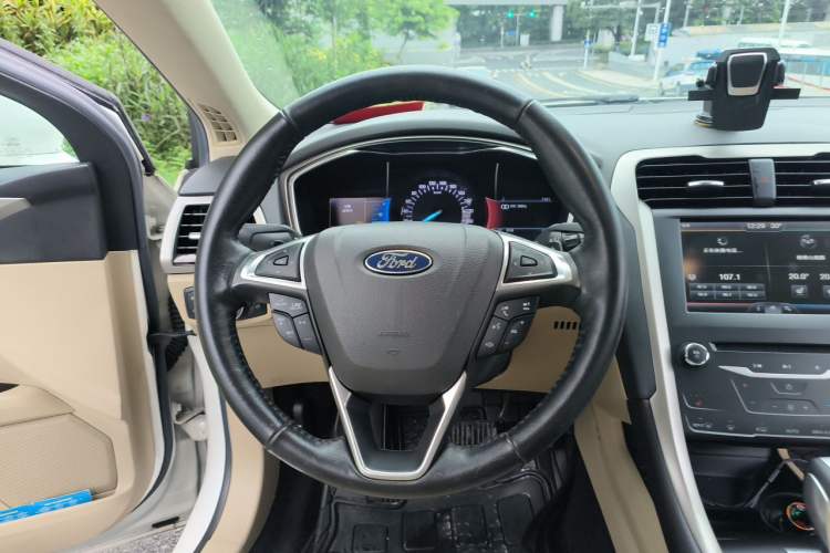 Used Ford Mondeo 2013 2.0L GTDi 200 Luxury Model Steering Wheel