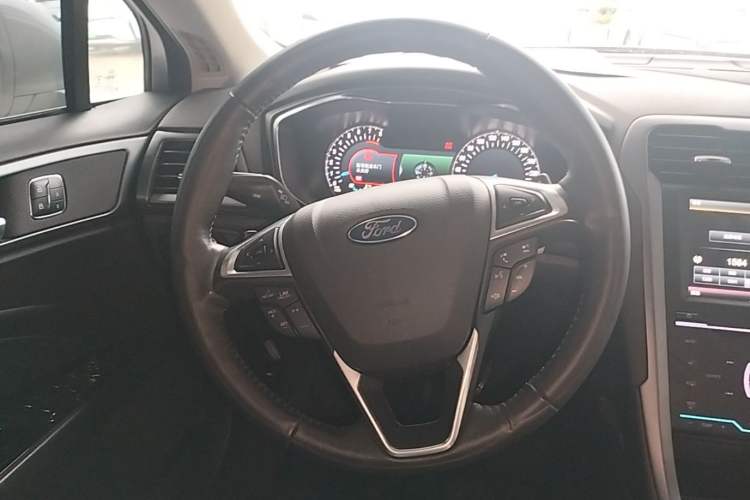 Used Ford Mondeo 2013 2.0L GTDi240 Luxury Sport Model Steering Wheel